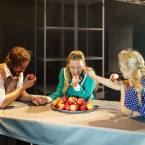 Foto Rakvere Teatri lavastusest "Metamorfoos", fotograaf Kalev Lilleorg