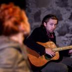 Foto Rakvere Teatri lavastusest "Lahkumine", fotograaf Kalev Lilleorg