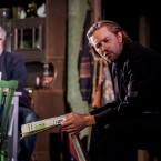 Foto Rakvere Teatri lavastusest "Lahkumine", fotograaf Kalev Lilleorg