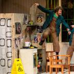 Foto Rakvere Teatri lavastusest "Öörändurid", fotograaf Kalev Lilleorg