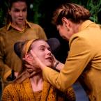 Foto Rakvere Teatri lavastusest "Sügissonaat", fotograaf Kalev Lilleorg