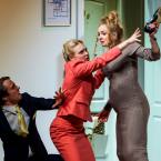 Foto Rakvere Teatri lavastusest "Kõik on jokk, proua minister", fotograaf Kalev Lilleorg