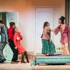 Foto Rakvere Teatri lavastusest "Kõik on jokk, proua minister", fotograaf Kalev Lilleorg