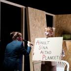 Foto Rakvere Teatri lavastusest "Lõputu suvi", fotograaf Joel Väli