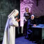 Foto Rakvere Teatri lavastusest "Agnes Dei", fotograaf Kalev Lilleorg