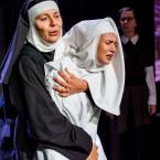 Foto Rakvere Teatri lavastusest "Agnes Dei", fotograaf Kalev Lilleorg